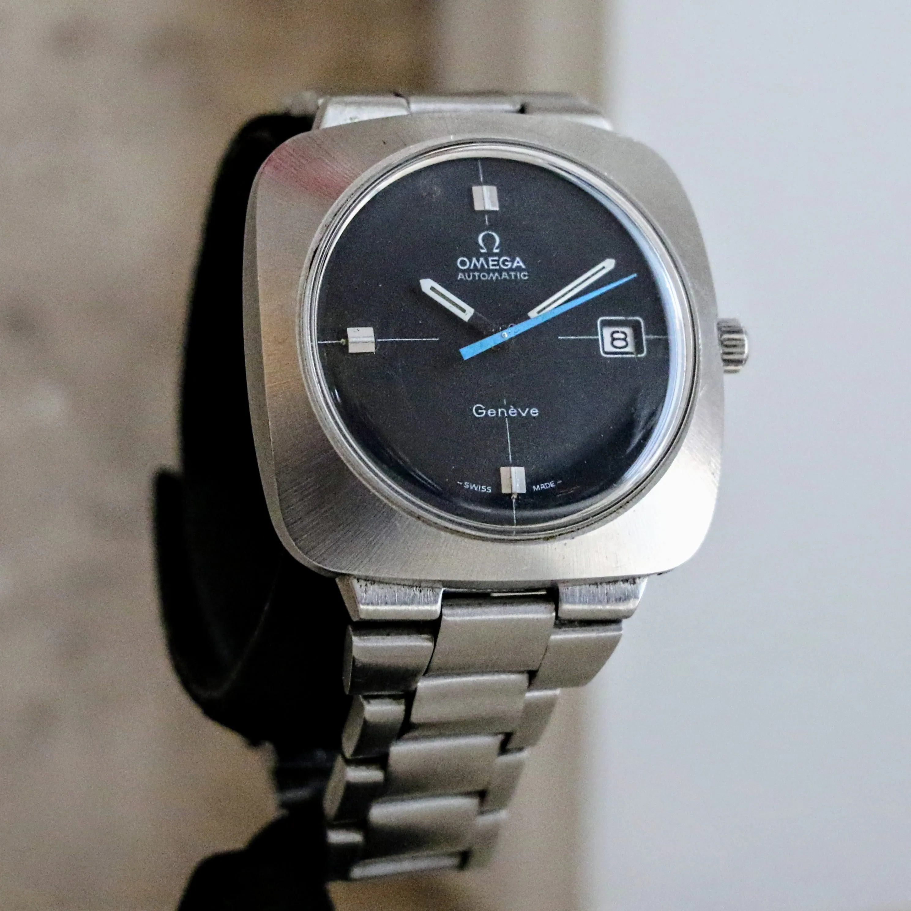OMEGA Dynamic Geneve Automatic Watch Date & Blue Hand - Cushion 39mm Wristwatch