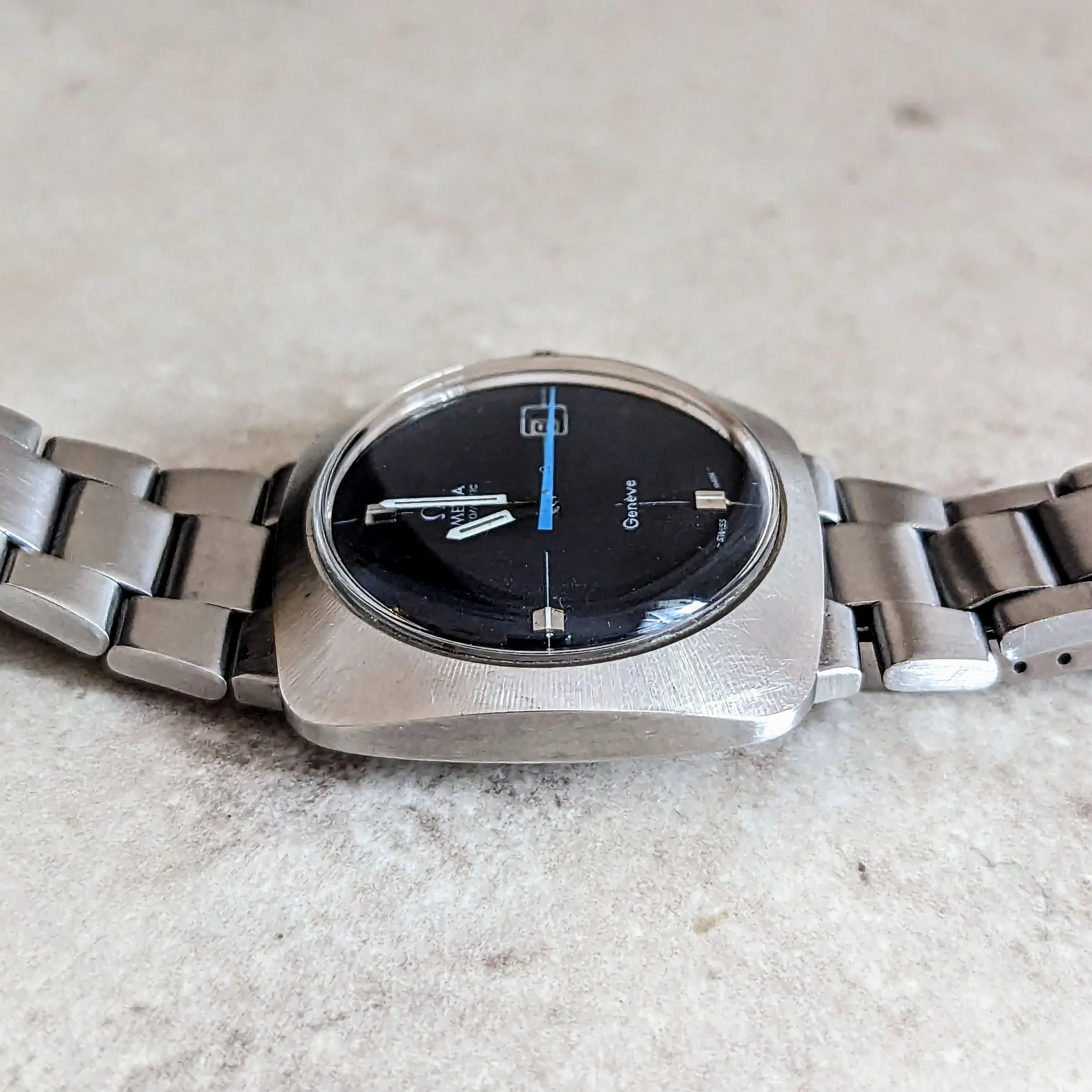 OMEGA Dynamic Geneve Automatic Watch Date & Blue Hand - Cushion 39mm Wristwatch