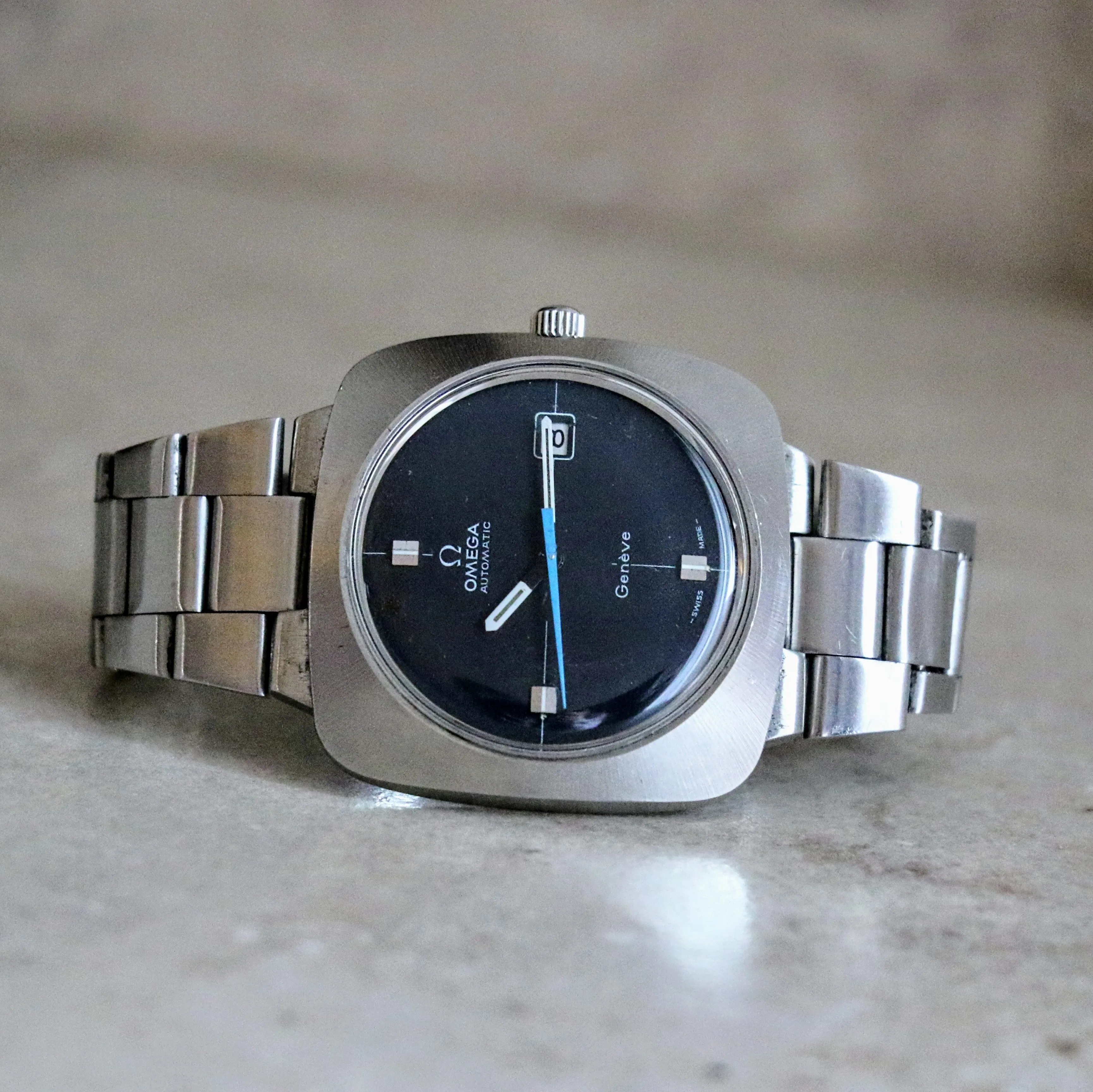 OMEGA Dynamic Geneve Automatic Watch Date & Blue Hand - Cushion 39mm Wristwatch