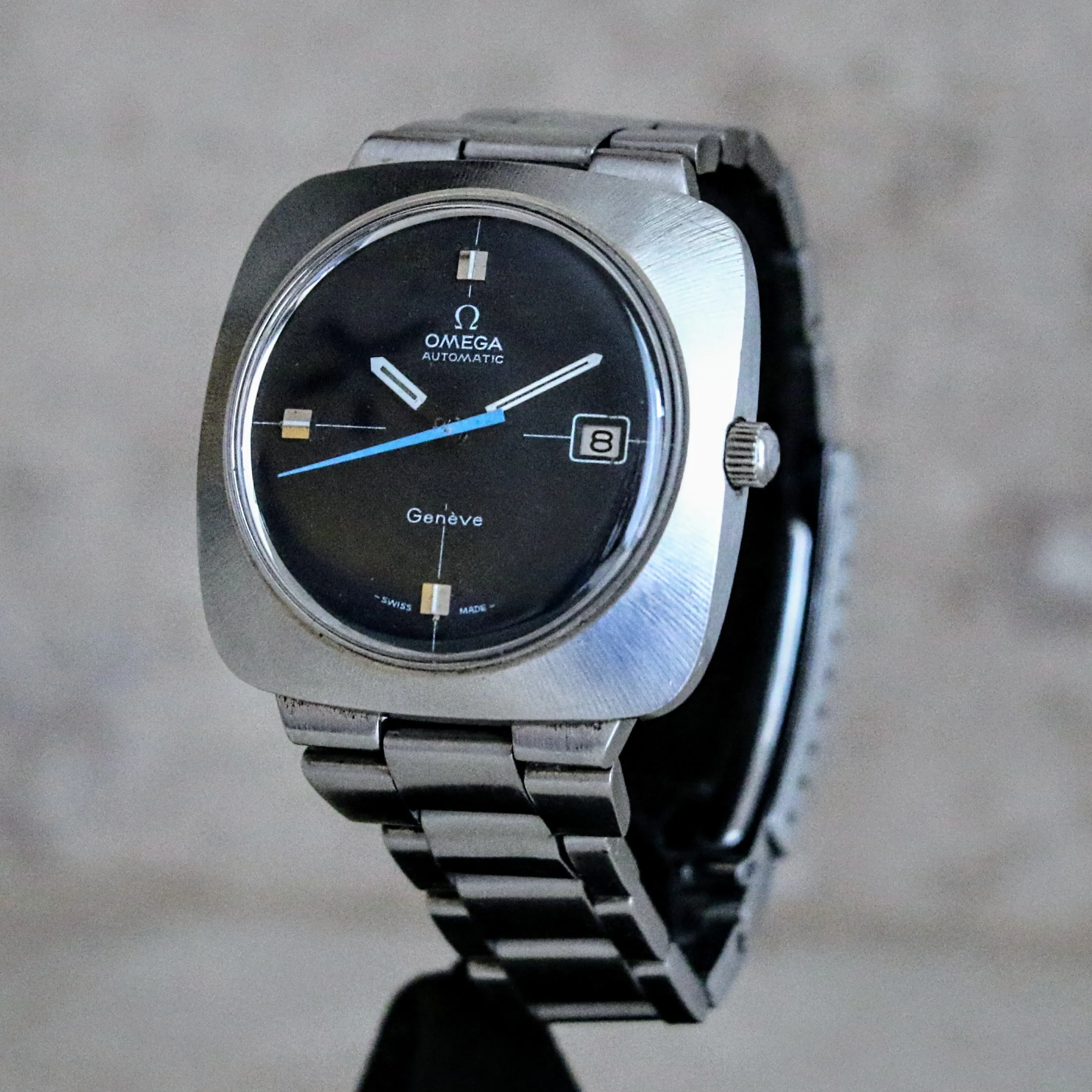 OMEGA Dynamic Geneve Automatic Watch Date & Blue Hand - Cushion 39mm Wristwatch